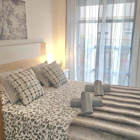 Ideal Holiday Apartment One Bedroom City Center Málaga Dış mekan fotoğraf