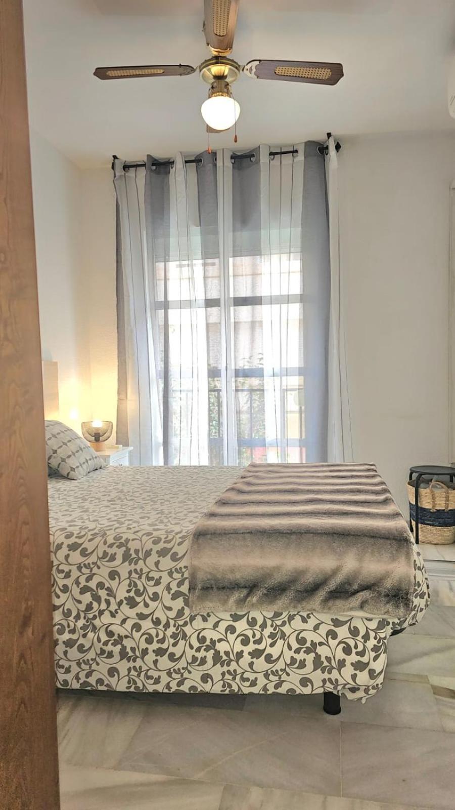Ideal Holiday Apartment One Bedroom City Center Málaga Dış mekan fotoğraf
