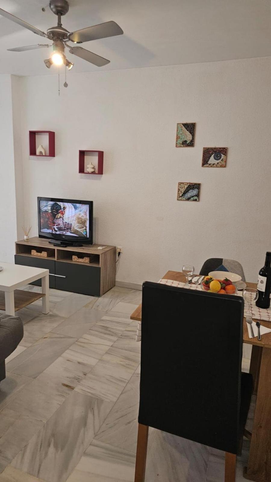 Ideal Holiday Apartment One Bedroom City Center Málaga Dış mekan fotoğraf