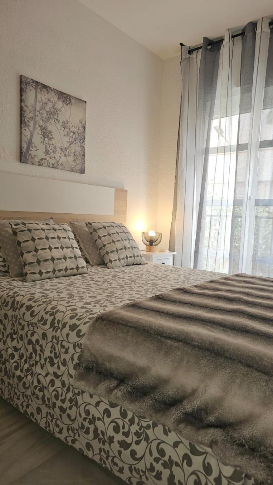Ideal Holiday Apartment One Bedroom City Center Málaga Dış mekan fotoğraf